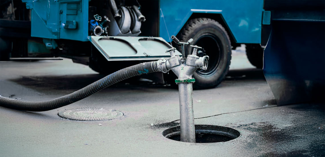 empty a septic tank